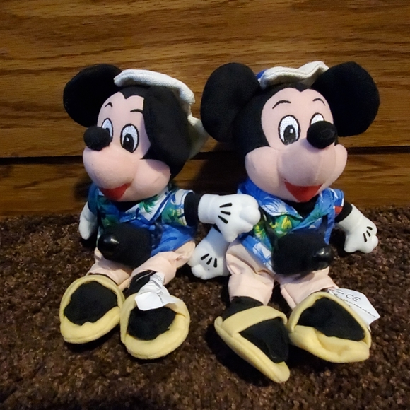 Disney Mickey Mouse Hawaii Tourist Bean Bagi - Picture 1 of 2